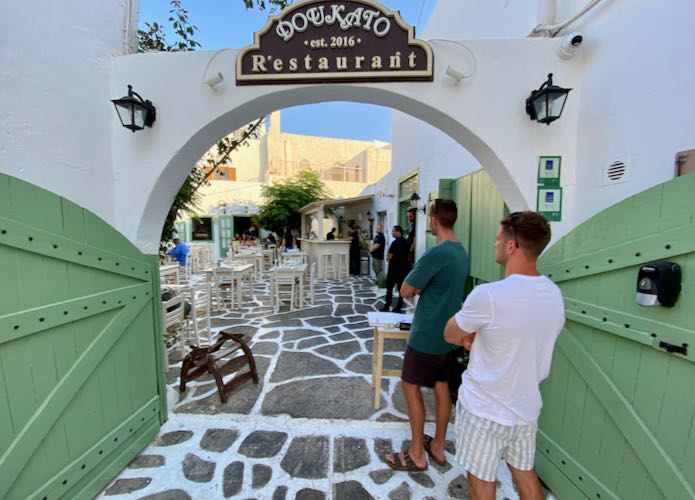 Best restaurant for large group in Naxos Town.