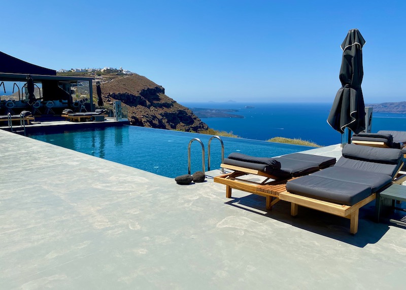 Infinity pool at West East Suites in Imerovigli, Santorini