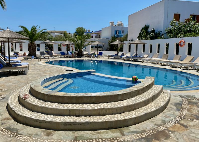 Pool hotel with beach in Syros.