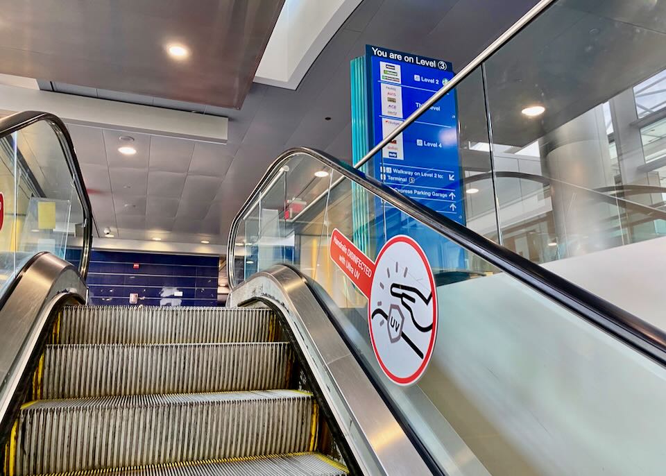 An escalator going up reveals a level 3 sign.