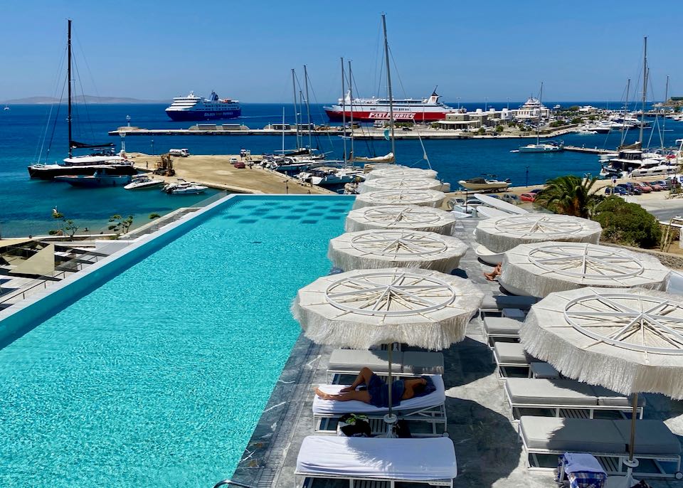 Hotel close to New Ferry Port in Mykonos.