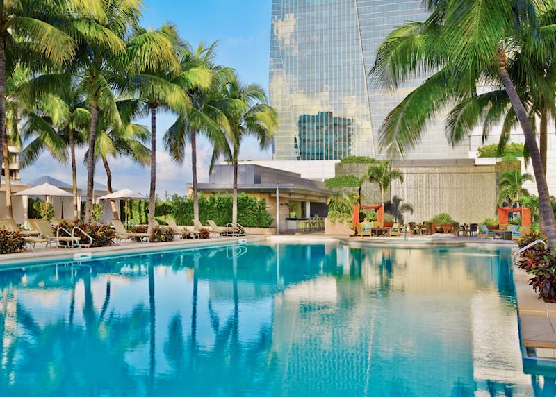 Hotel with pool in downtown Miami.