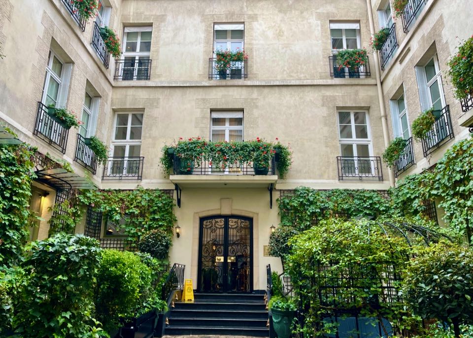 Honeymoon hotel for couples in Paris.