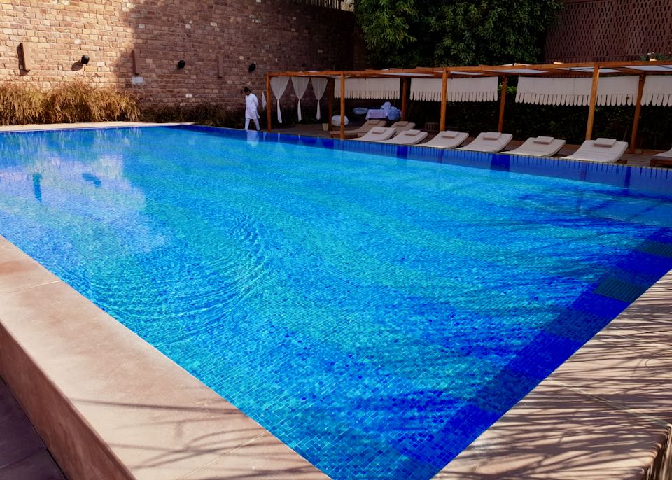 Luxury hotel with heated pool in Jodhpur.