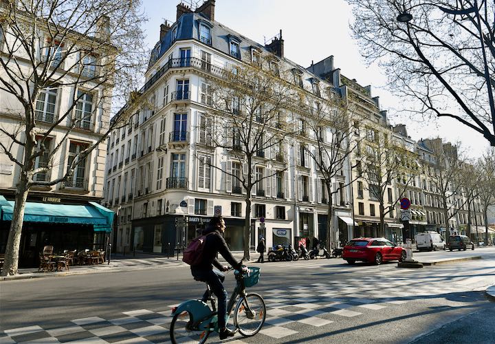 Best neighborhood for visitors in Paris.