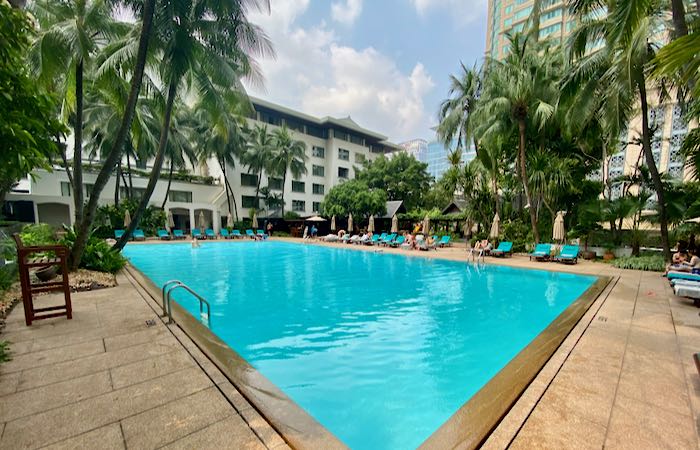 Best luxury hotel with swimming pool near Siam Square shopping.