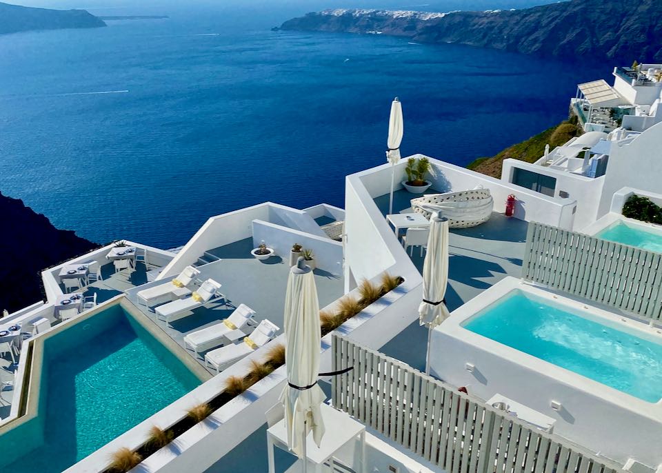 Best luxury hotel in Santorini.