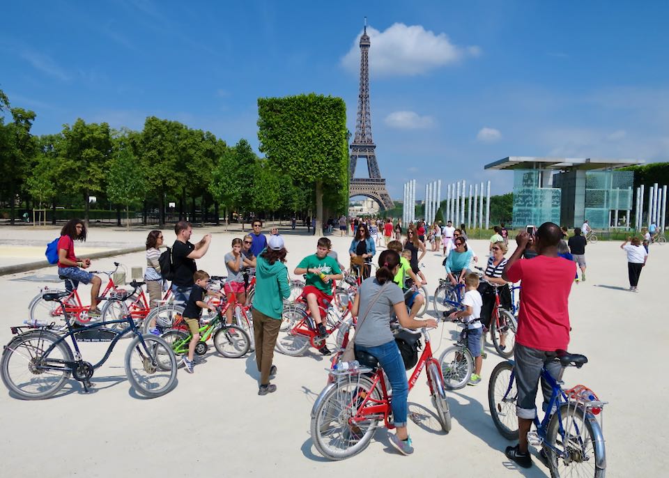 Eiffel Tower bike tour in Paris.