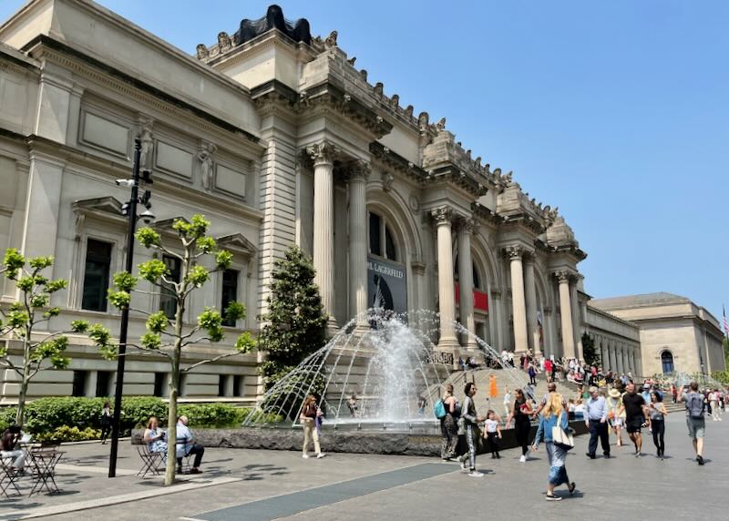 Fountain and pillared entrance to the Metropolitan Museum of Art on a sunny day