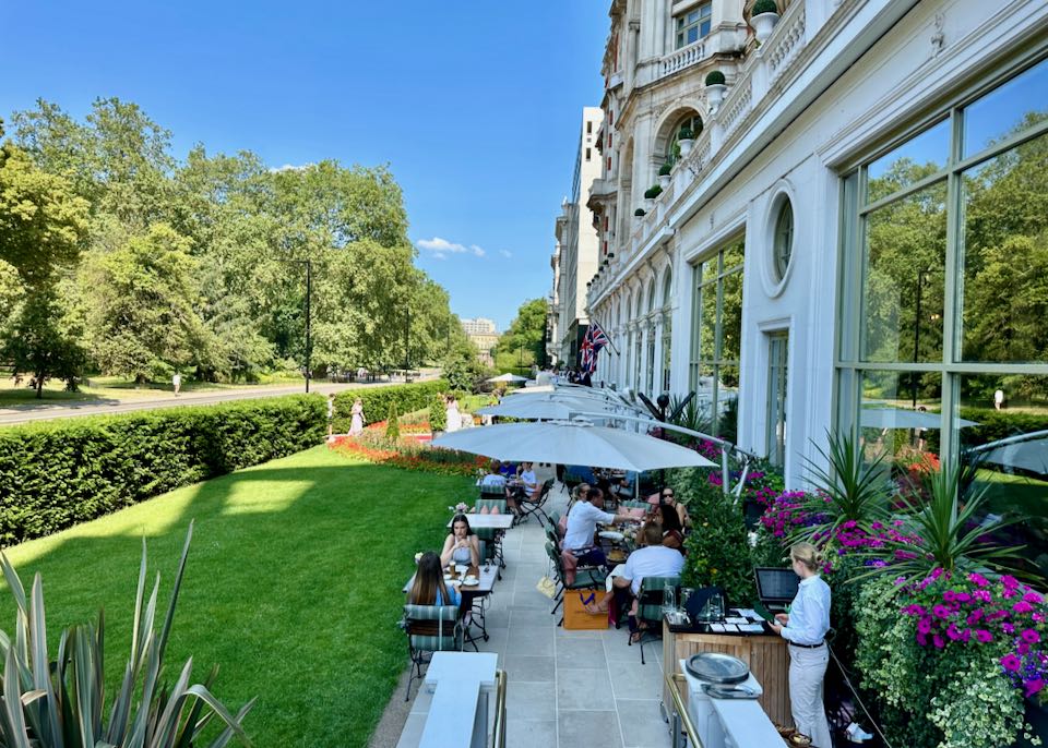 Best luxury hotel near Hyde Park, London.
