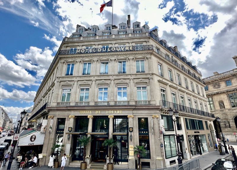 Paris luxury hotel near metro and Louvre.