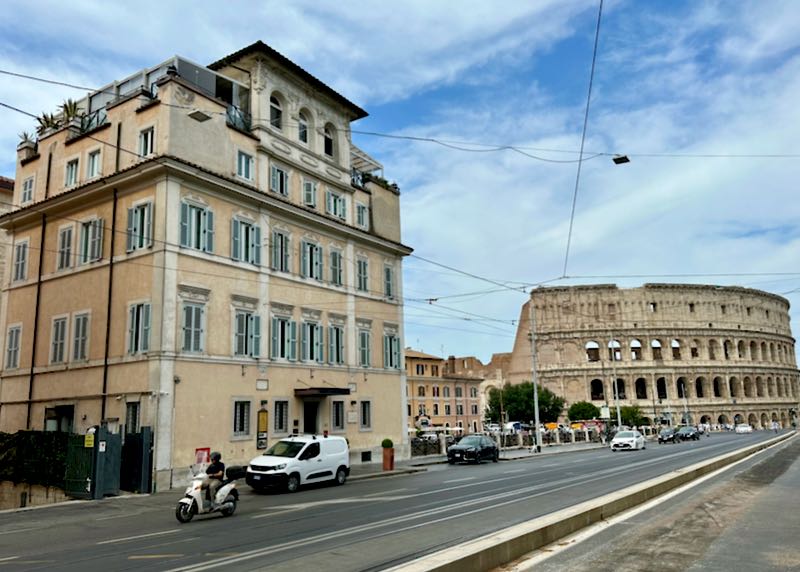 Best hotel near Roman Colosseum.