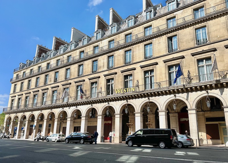 Long arcade across the front of the Westin Paris Le Vendome hotel