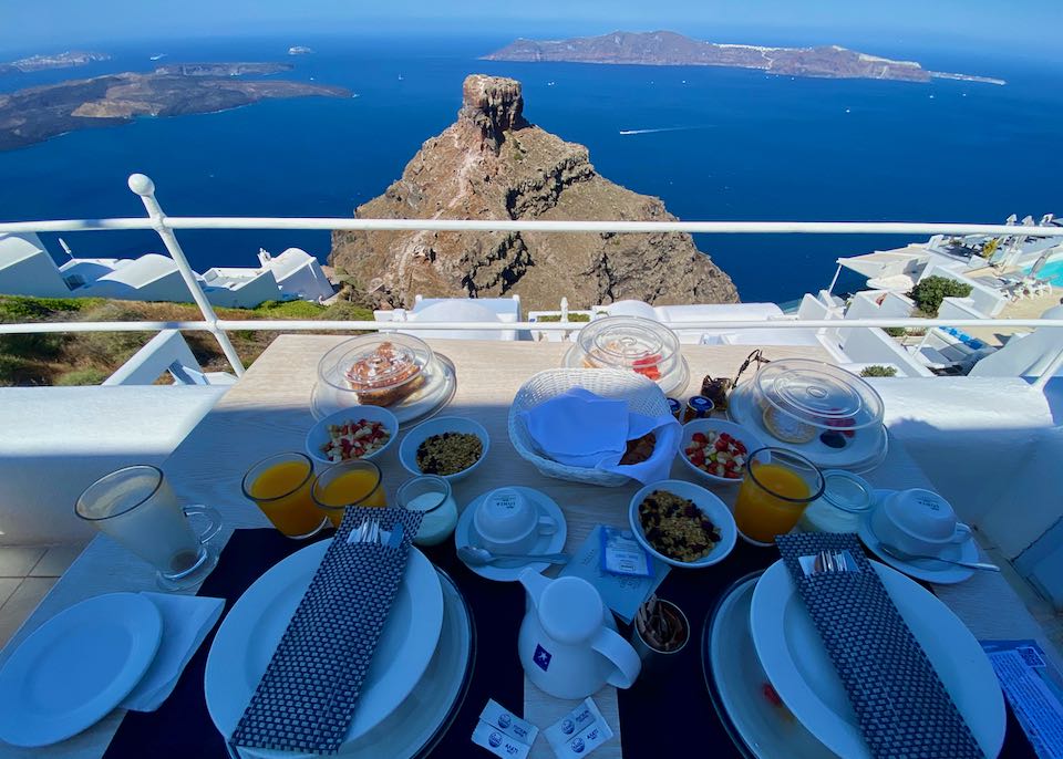 Room with breakfast and caldera view in Santorini.