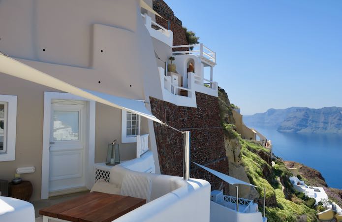 Best villa with private pool for couples in Oia.