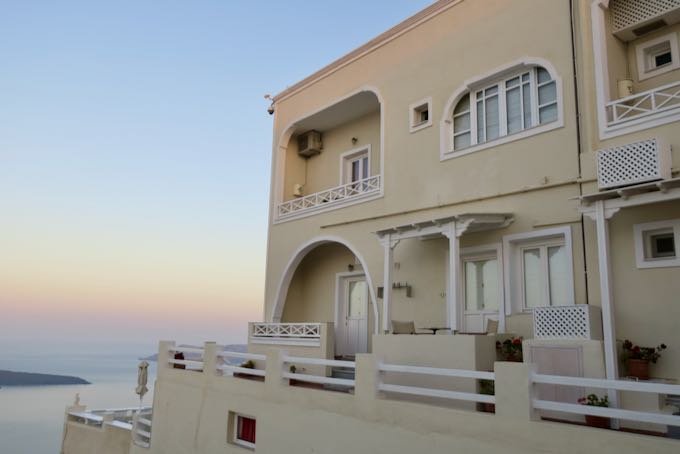 Cheap hotel in Santorini with caldera view.