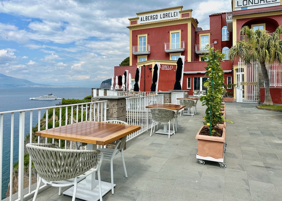 Exterior and dining terrace at Hotel Lorelei Londres in Sorrento, Italy
