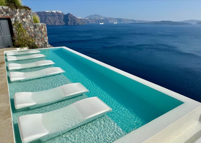 Hotel with infinity pool in Oia, Santorini.