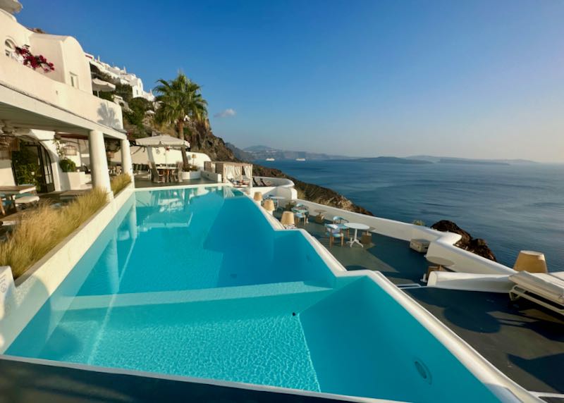Hotel for couples in Oia, Santorini.