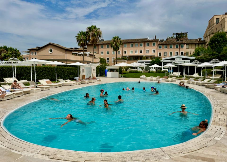 Rome hotel near Vatican with swimming pool.