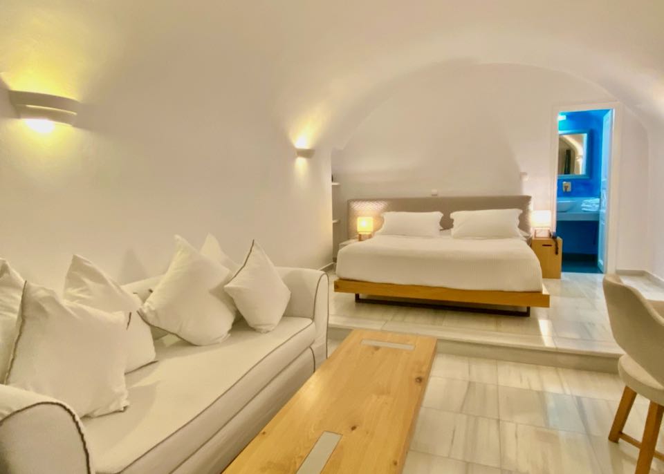Good hotel for couples in Santorini.