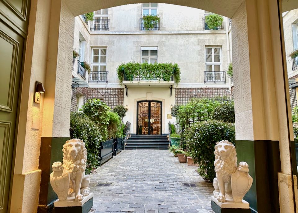 Best boutique hotel for couples in Paris.