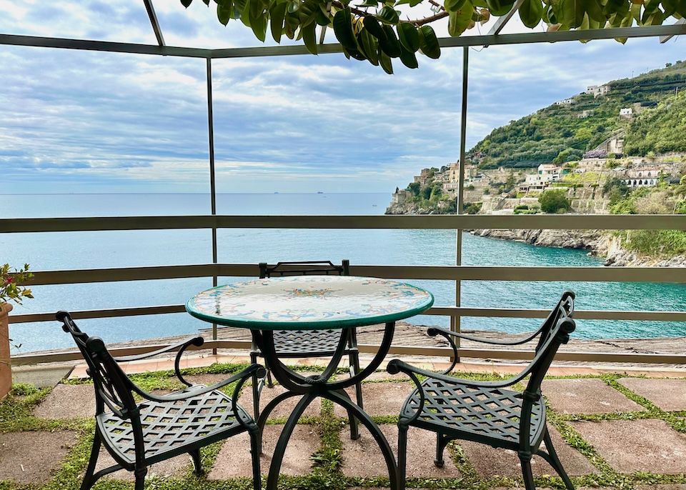 Sea-facing terrace under a pergola at Art Hotel Marmorata on the Amalfi Coast
