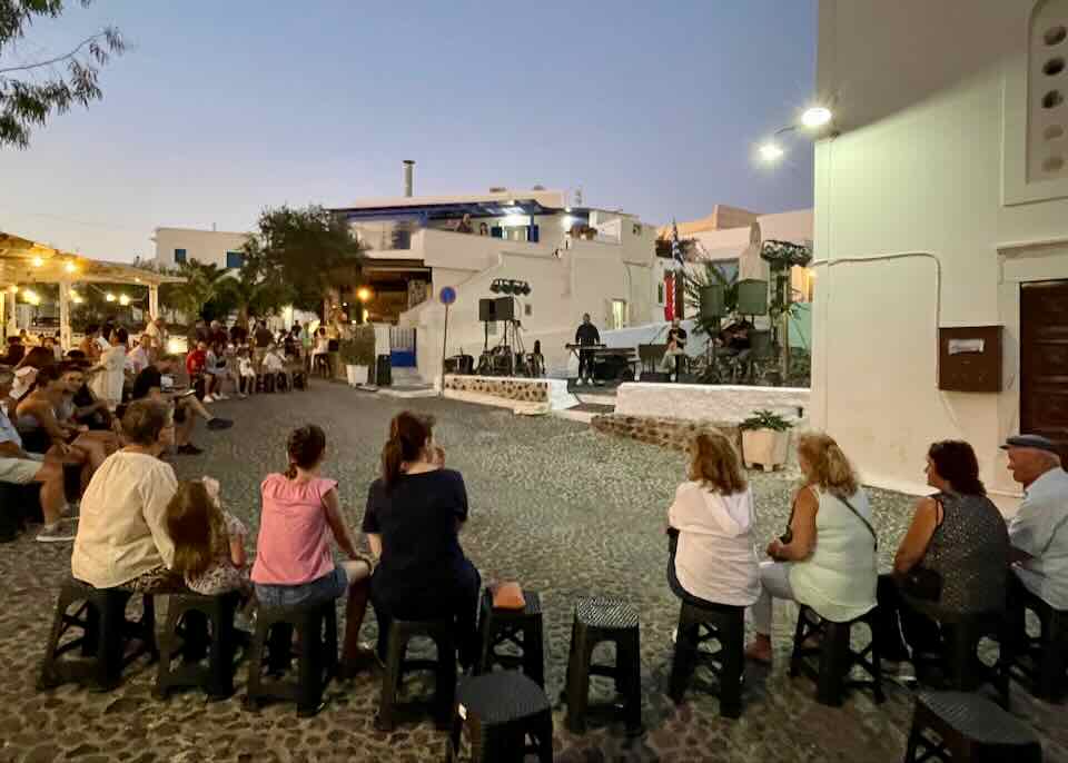 Live Greek Music in Santorini.