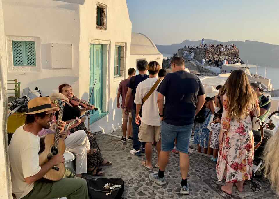 Live music in Oia.