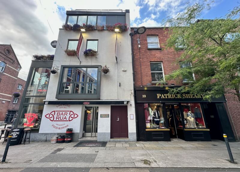 Small hotel above a storefront in Dublin