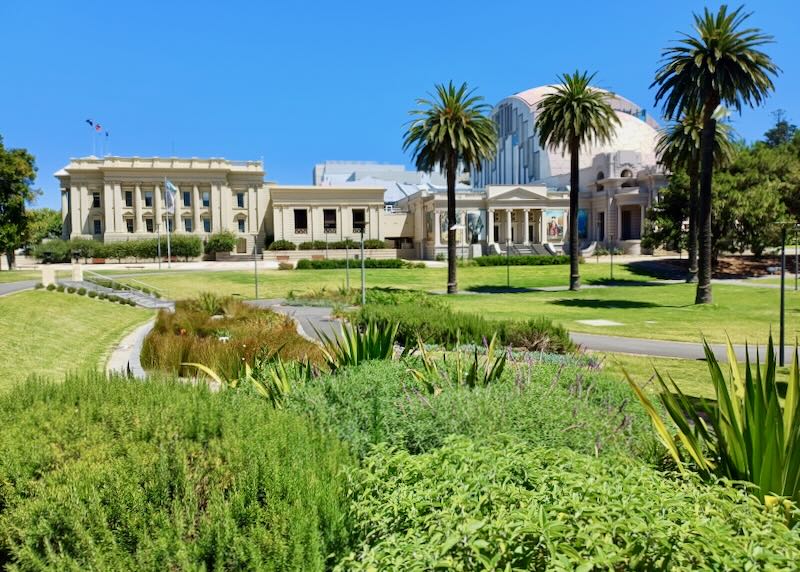 A large building sits on green lawns.