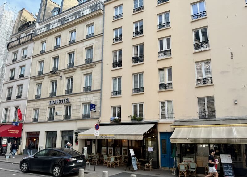 Cheap hotel in central Paris.