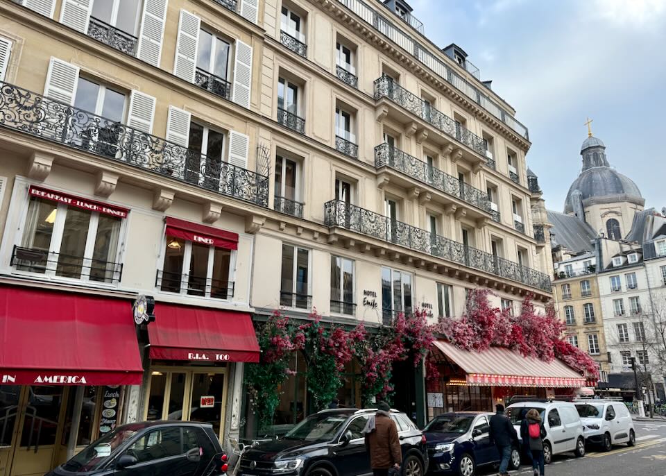 Mid-range hotel in Marais. 