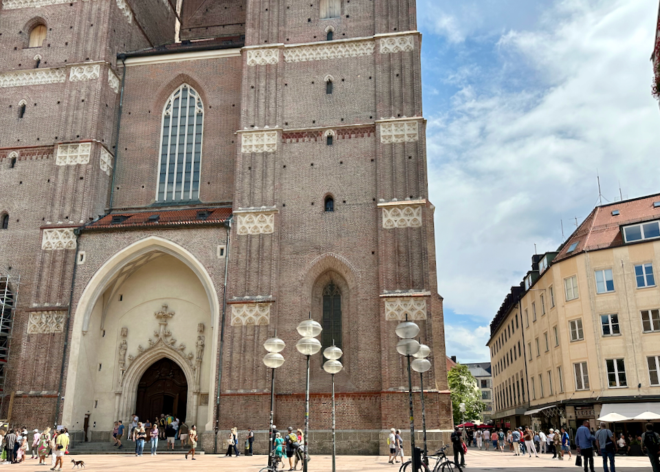 A sunny day on Frauenplatz in Altstadt, in front of Frauenkirche church.