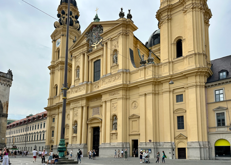 Italianate exterior of a saffron-colored building in Munich