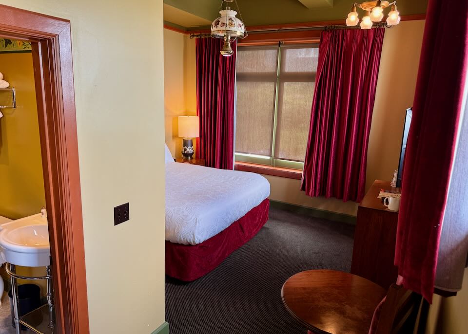 My room at our hotel in Tacoma.