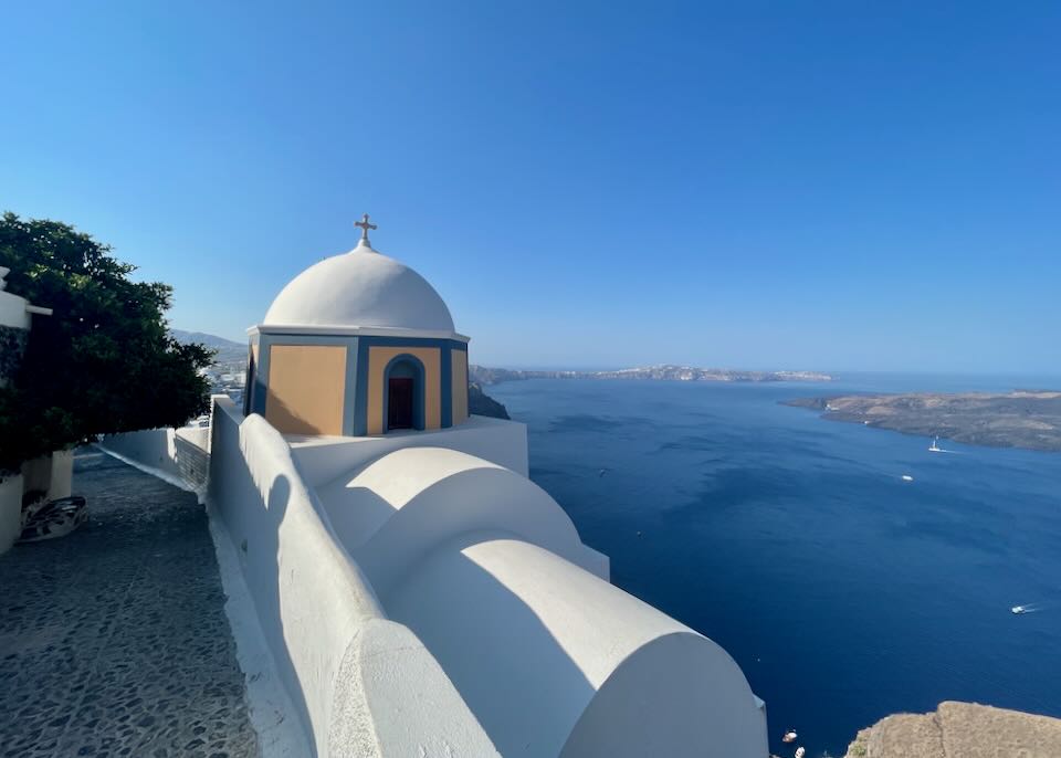 The walk from Fira to Oia.