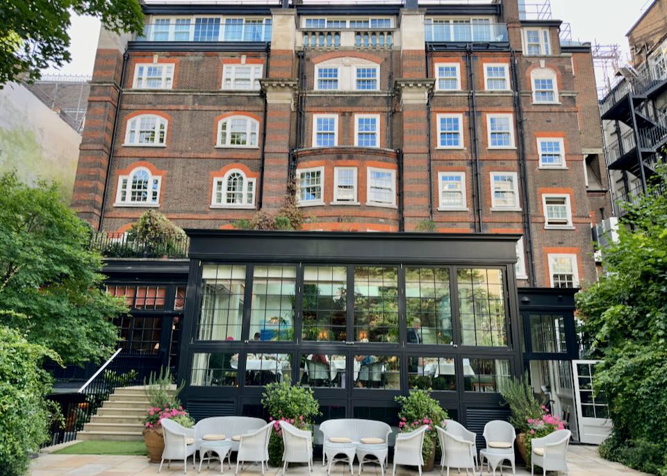 Luxury hotel near Buckingham Palace.
