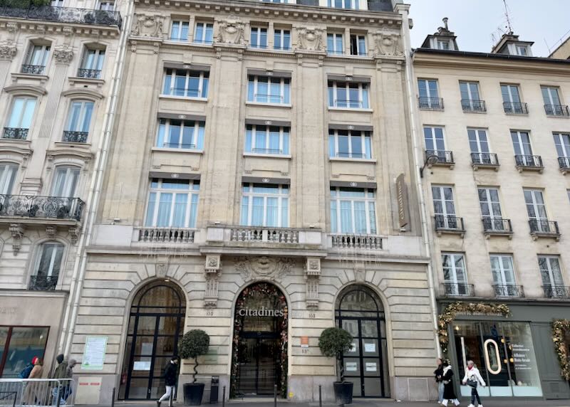 Hotel near Notre Dame for families. 