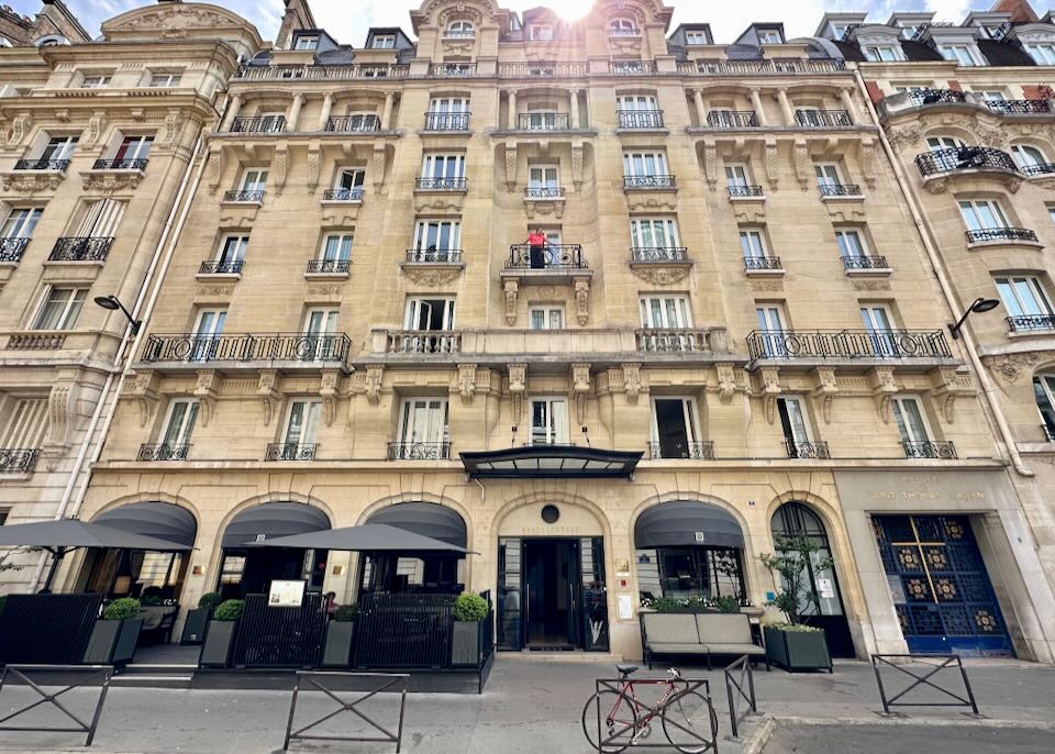 Hotel in 7th, close to Saint Germain.