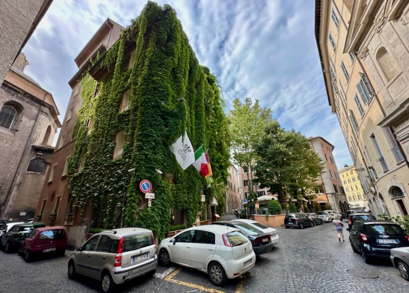 Boutique hotel in Rome's Historic Center.