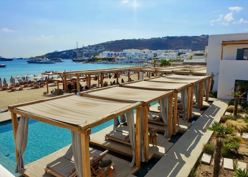 Beach hotel with pool on Platis Gialos.