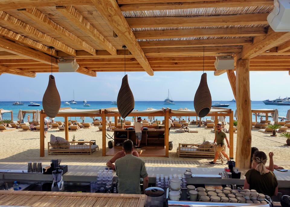 Beach bar in Platis Gialos.