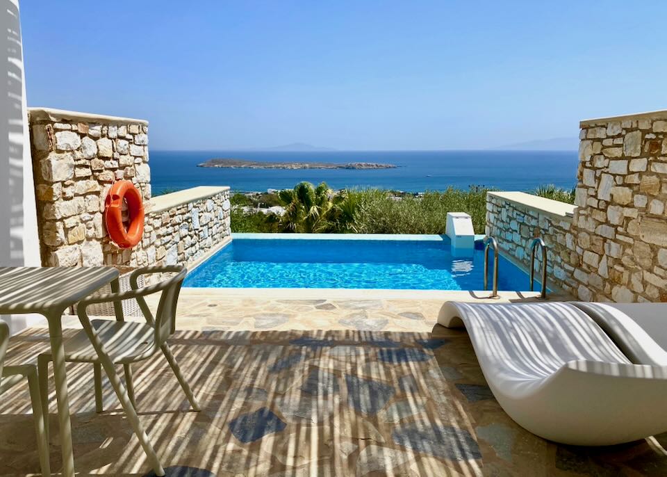 Couples/honeymoon hotel in Paros with private pool.