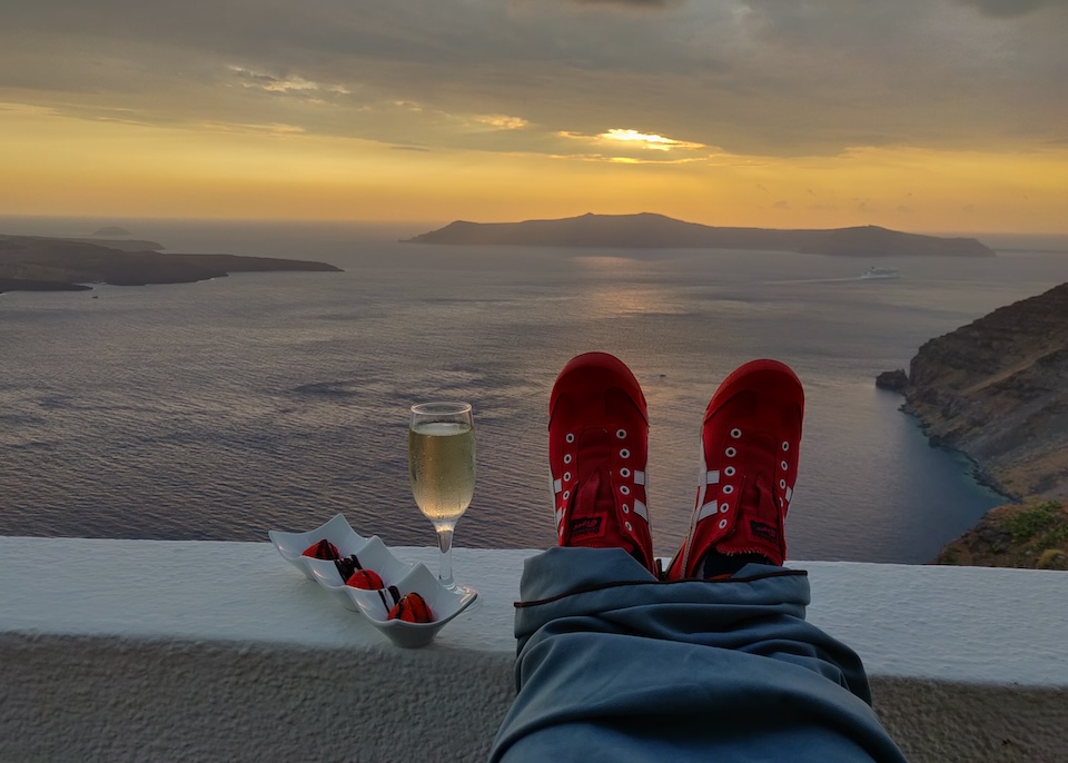 Facing the sunset with my feet propped up in Firostefani.