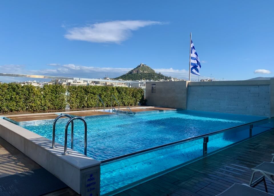Hotel in Athens with rooftop pool with view.