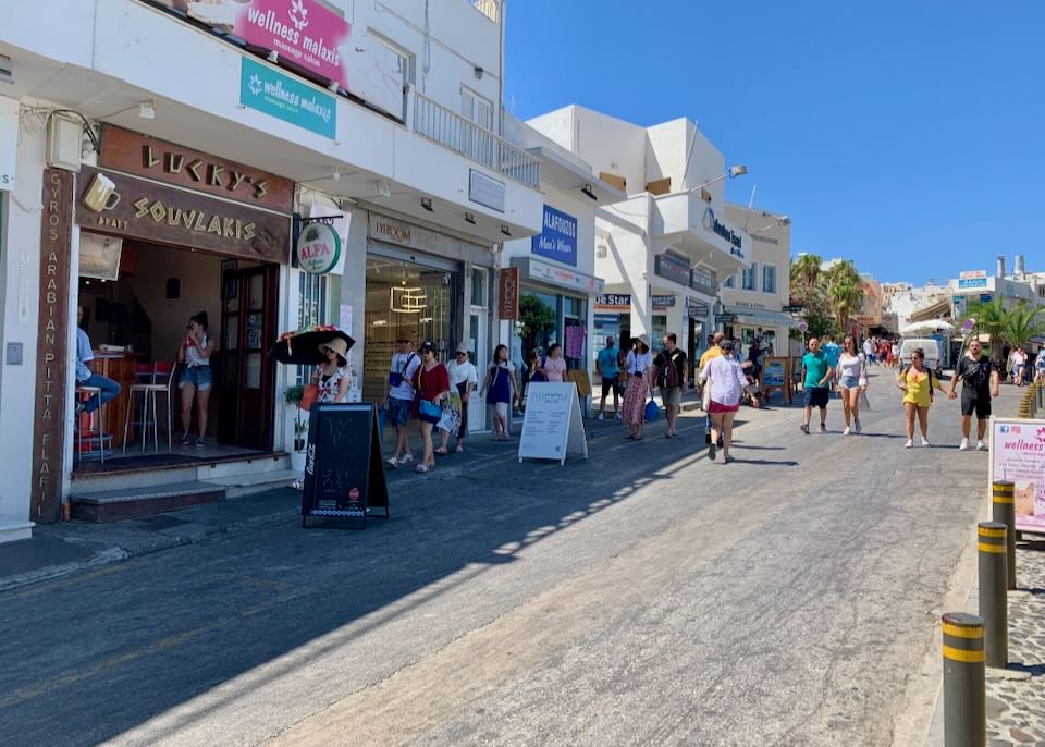 Lucky's Souvlaki and Gyro in Fira.