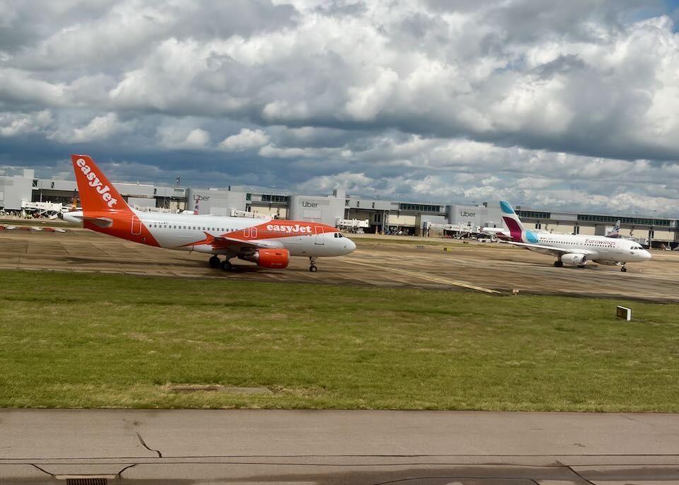 Cheap airlines departing from London to Santorini.
