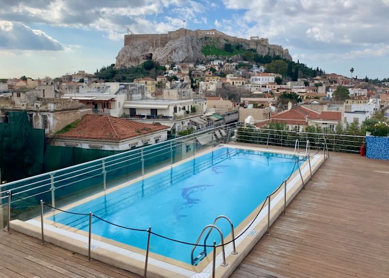 Kid-friendly pool in Athens.