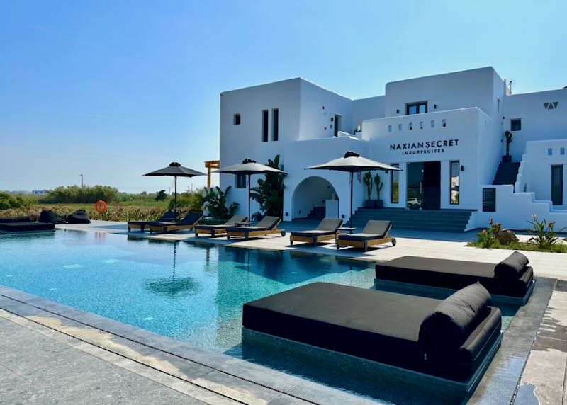 Best hotel for couples in Agios Georgios, Naxos.